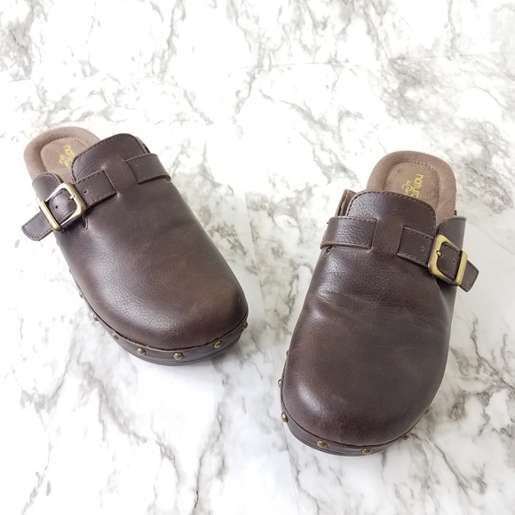 naturalizer nursing shoes